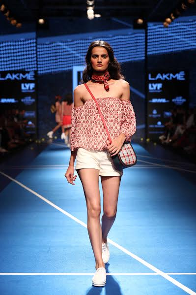 Kriti Sanon sizzles LFW
