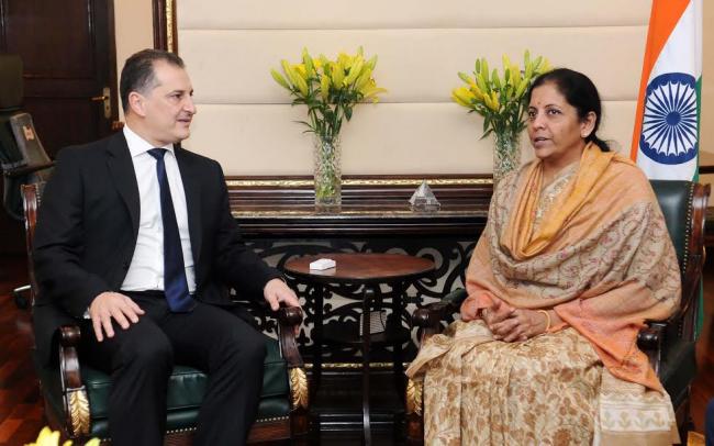 Pranab Mukherjee at a function of the Defence Estates Day Lecture 2016