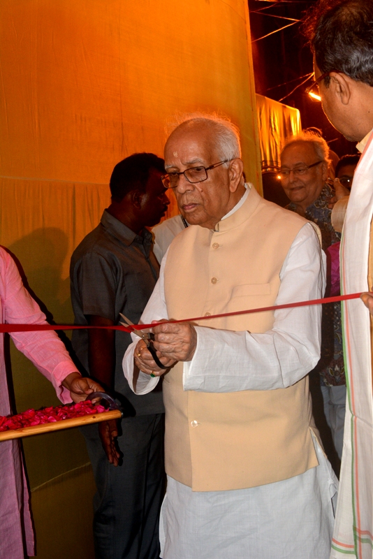 WB Governor Keshari Nath Tripathi inaugurates pujo for Chaudhury Bagan Durgotsav