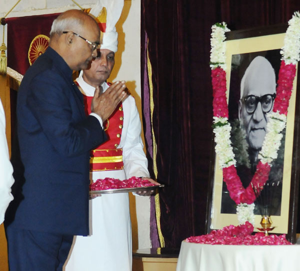 Ram Nath Kovind paying homage at the portrait of the former President of India. Varhagiri Venkata Giri