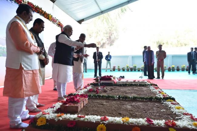 Narendra Modi performing the â€œBhumi Pujanâ€