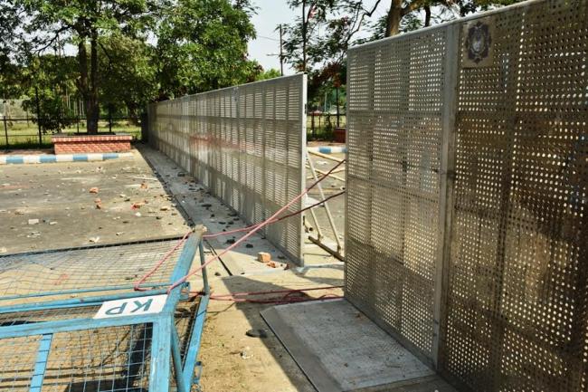 Kolkata Police lathicharge protesters, many injured