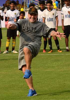 Diego Maradona relives football-romance in Kolkata