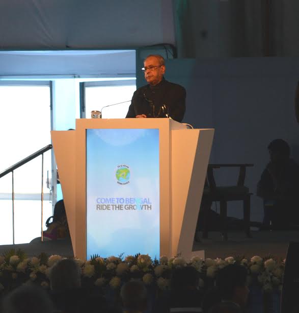 Pranab Mukherjee lighting the inaugural lamp at the Bengal Global Business Summit in Kolkata