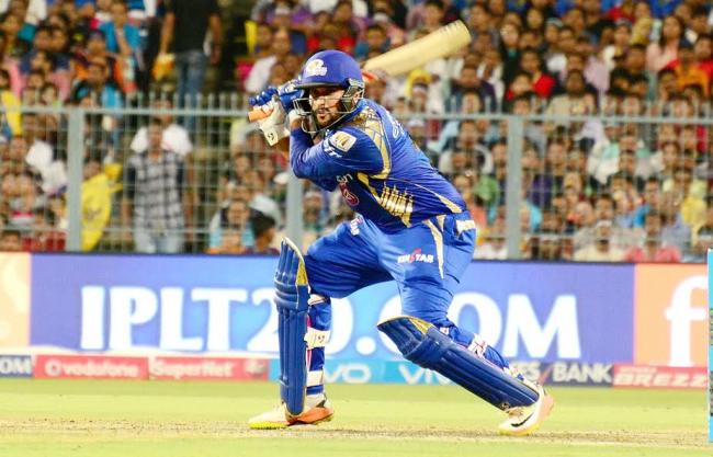 SRK along with AbRam visit Eden Gardens to cheer for KKR