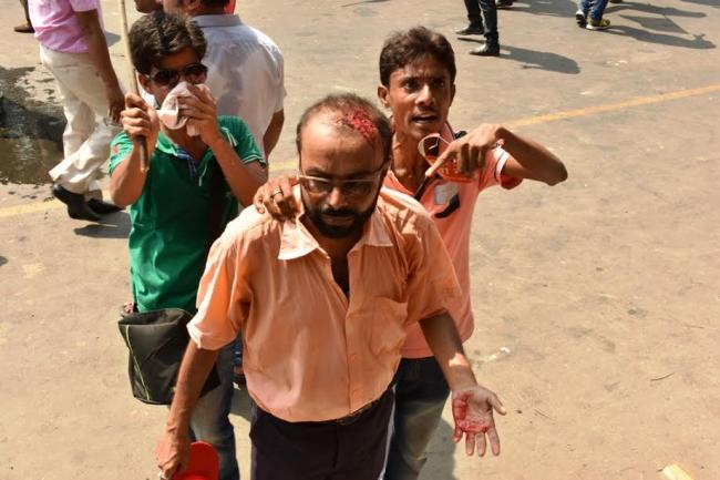 Kolkata Police lathicharge protesters, many injured