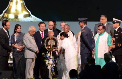 Pranab Mukherjee lighting the inaugural lamp at the Bengal Global Business Summit in Kolkata