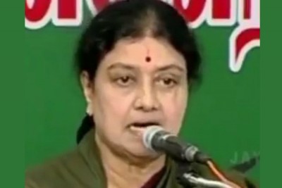 Paneerselvam a betrayer, playing the dirty game of DMK : Sasikala