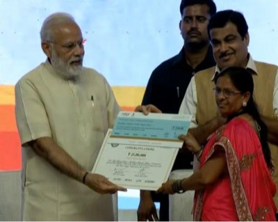 PM Modi launches the BHIM Aadhaar initiative for merchants