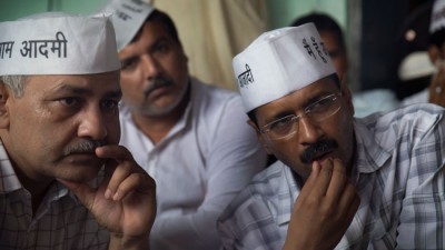 Kejriwal warns against trying to divide party