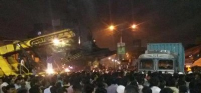 Kolkata: Truck climbs onto pavement at Kidderpore, child killed