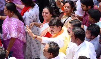 BJP activists clash with Kolkata police, march to Lalbazar turns violent 