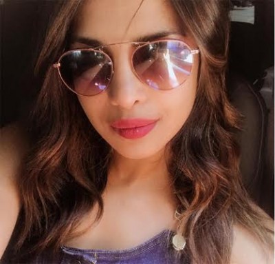 Priyanka Chopra posts cool photo of herself wearing  sun glass