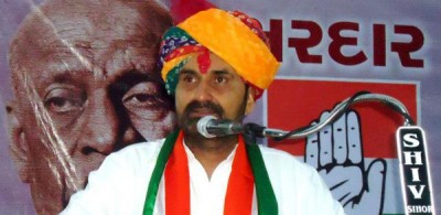 44 Gujarat MLAs meet Karnataka Guv, say 'not captivated' in Bengaluru