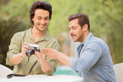 Salman Khan to launch Aayush Sharma with a love story