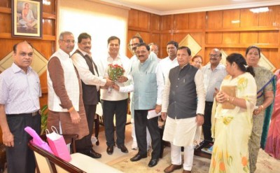 Parliamentary Committee meets Sonowal, discusses flood and erosion problem