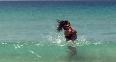 Lisa Haydon enjoys swimming in ocean with her child