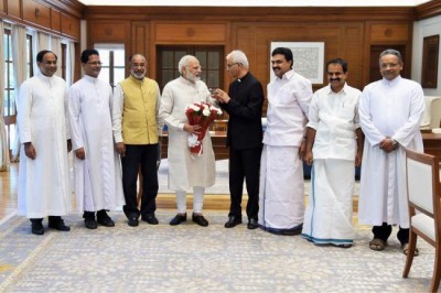 Father Tom Uzhunnalil, rescued from ISIS militants in Yemen,  arrives in New Delhi 