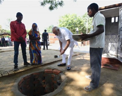 PM performs Swachhta Shramdaan, visits Pashudhan Arogya Mela, addresses gathering at Shahanshahpur