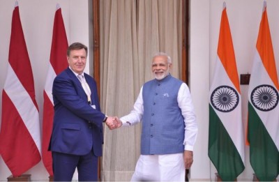 Narendra Modi meets Latvian PM Maris Kucinskis