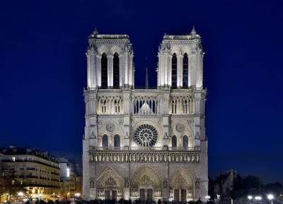 Attacker shot outside  cathedral of Notre-Dame in Paris