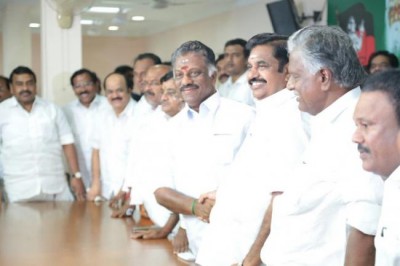Dy CM Panneerselvam gets Planning, Legislative Assembly, Elections & Passports as additional portfolios 