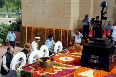 India pays tribute to the country's armed forces on Kargil Vijay Diwas 
