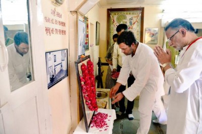 Rahul Gandhi pays tribute to Sardar Patel