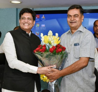 R K Singh takes over as new Power & New Renewable Energy Minister