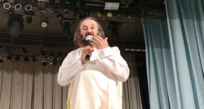 Sri Sri Ravishankar says Ayodhya issue could be resolved peacefully