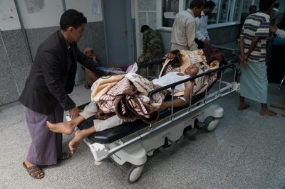 Deadly combination of cholera, hunger and conflict pushes Yemen to 'edge of a cliff' â€“ senior UN official