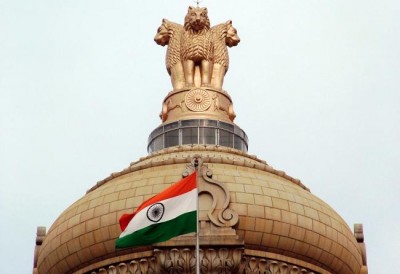 IPS officer suspended for accusing UP government 