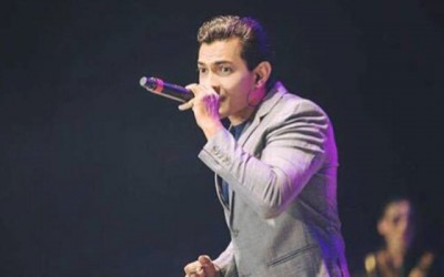 Singer Aditya Narayan threatens airport staff to strip naked over luggage fine