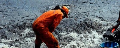 Oil slick continues to plague Tamil Nadu coast, two ships collided at Ennore on Saturday  