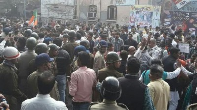 WB: Several injured in BJP-TMC clash in Howrah, Siliguri Mayor allegedly assaulted by TMC councilors