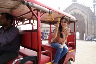 Diana Penty explores Lucknow in a rickshaw!