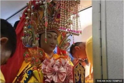 Chinese deities travel in style, fly business class