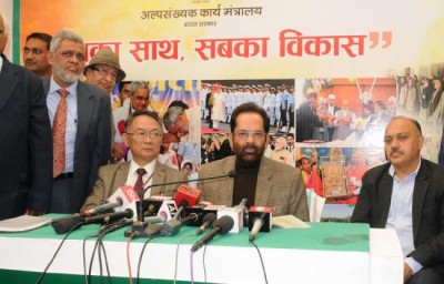 Mukhtar Abbas Naqvi inaugurates â€œHunar Haatâ€