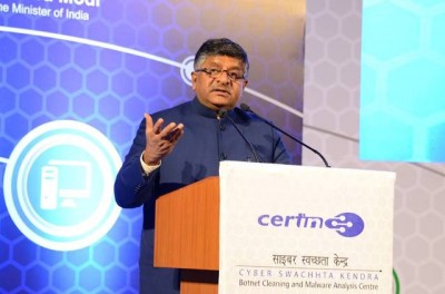 Prasad accuses Cong of politicising Lankesh's murder, asks Siddaramaiah why she was not given security