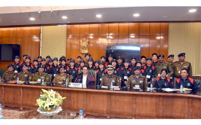 A group of students from Arunachal Pradesh call on Kiren Rijiju 