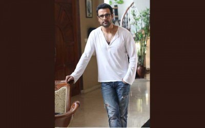 Actor Rohit Roy plays a superstar in SVF OTT web series  'Bouma Detective"