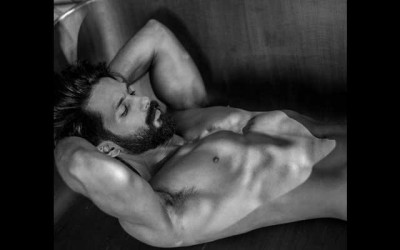 Shahid Kapoor shares shirtless image on social media