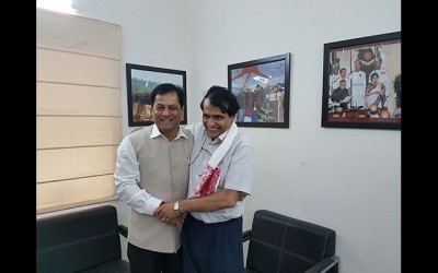 Sonowal meets Jaitley-Prabhu and requests centreâ€™s help for new Industrial Policy