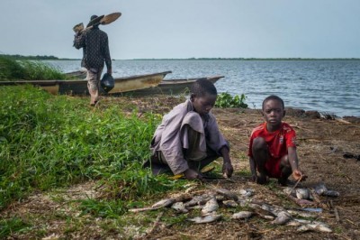 Lake Chad Basin: Vulnerable people â€˜a step away from starvation,â€™ says UN aid chief