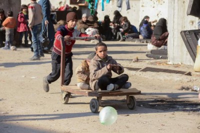 Do not stand silent while Syrian parties use starvation, fear as â€˜methods of war,â€™ urges UN aid chief