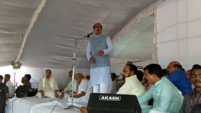 Madhya Pradesh farmer protest: CM begins fast against violence, ridiculed by Congress