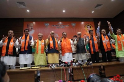 Arun Jaitley to meet Gujarat BJP MLAs to pick new CM today