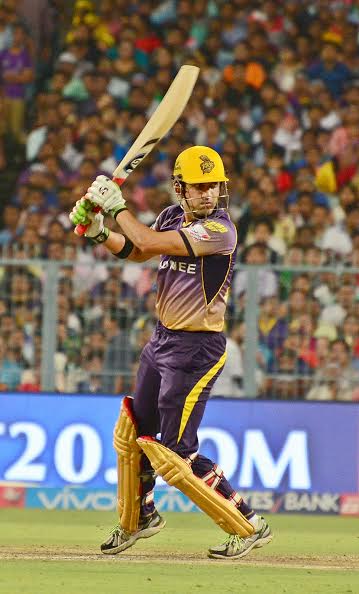 SRK along with AbRam visit Eden Gardens to cheer for KKR
