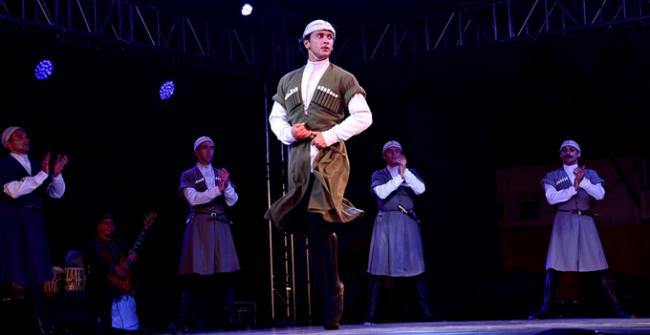 Kolkata witnesses cultural event 'Synergy' in presence Hema Mallini