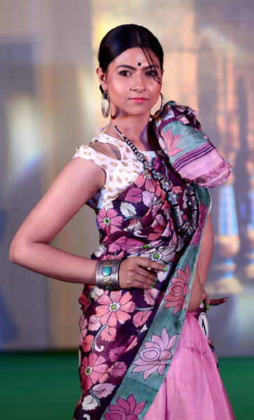 Celebrity judges glam up Queen of Kolkata 2017 beauty pageant